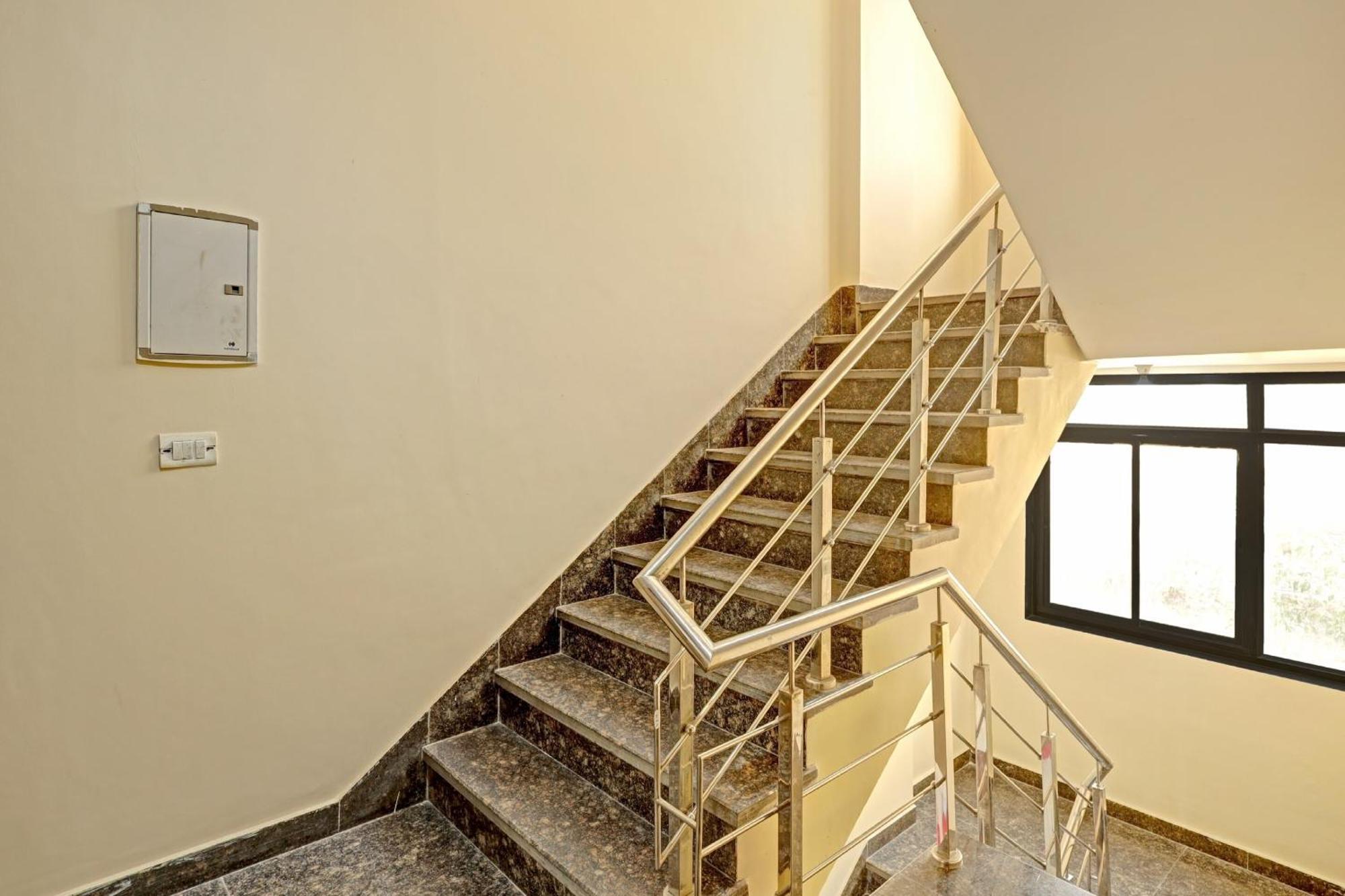 Hotel O A.K Palace 뉴델리 외부 사진